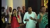 "حضن" من محمد سامي لـ مي عمر احتفالا بتأهل منتخب مصر لدور الـ16 في كأس العالم