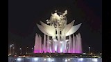محاطة بنافورة راقصة