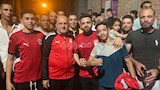 بقميص المنتخب..أسرة محمود صابر تشارك الجماهير فرحتهم بالصعود - صور 