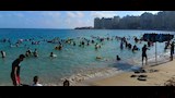 احترس في العجمي واستمتع في الشرق.. تعرف على حالة البحر بشواطئ الإسكندرية - صور