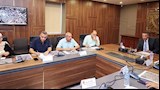 محافظ جنوب سيناء يبحث تطوير طرق المنشية والأمل بمدينة الطور