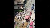 جهود رجال الاطفاء للسيطرة على الحريق