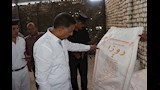 محافظ القليوبية يضبط مخزنًا يعيد تعبئة منظفات مجهولة  (5)