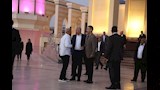 وائل جمعة وطبيب النادي الأهلي السابق في عزاء والدة طارق قنديل_15