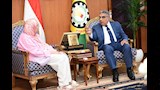 محافظ الدقهلية يكرم الحاجة آمال