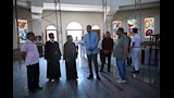 المحافظ يتفقد الكنيسة