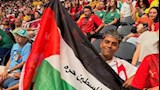 "محدش عرف ياخد مننا العلم".. عفروتو يدعم فلسطين من مدرجات مباراة مصر وأستراليا