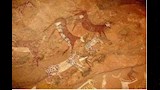 "كائنات بلا رؤوس وأيادٍ غريبة".. ما سر رسومات "كهف الوحوش" بالوادي الجديد؟ (صور)