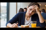 انخفاض سكر الدم أم ارتفاعه.. طبيب يوضح أيهما أخطر على الصحة؟