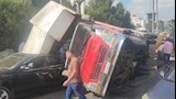 تصادم مروع في الدقهلية.. سيارة نقل تدهس توكتوك وملاكي وتوقف حركة المرور