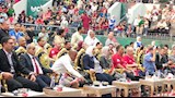 محافظ القليوبية يتابع مباراة مصر والأرجنتين بتيشيرت المنتخب من استاد بنها -صور