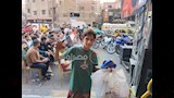 قصة طفل جمع بين تشجيع منتخب مصر والسعي وراء الرزق  (3)
