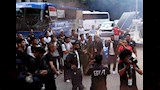 جماهير منتخب مصر أمام فندق الاقامة (2) - Copy