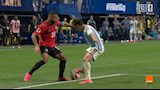 تدخل لاعب الأرجنتين على صلاح (3)