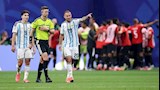 "خالف تعليمات كولينا".. خبير عالمي يفجر مفاجأة بشأن حكم مباراة مصر والأرجنتين