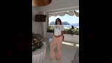 اختارت يمنى تسريحة الشعر الانسيابية 