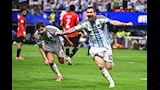 احتفال ميسي بهدف الأرجنتين الثاني