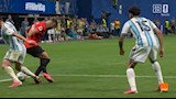 تدخل لاعب الأرجنتين على صلاح (1)_2