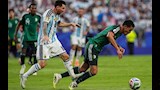 تدخل ميسي على لاعب الجزائر_7