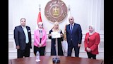 وزير العمل يسلم ماكينات خياطة للسيدات المعيلات لدعم مشروعاتهن (3)