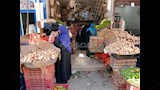 محل بيع خضار بسوق السيل فى أسوان