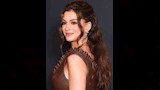 النجمة العالمية آن هاثاواي على الريد كاربت