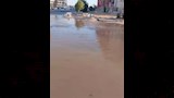 فتح بالوعات الأمطار لتصريف المياه (1)