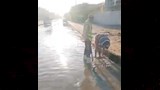 فتح بالوعات الأمطار لتصريف المياه (3)