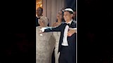 أحمد داش مع شقيقته دينا بحفل زفاف شقيقهما (2)