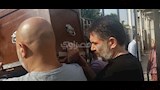 عثمان أبو لبن يحمل نعش والدته