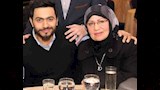 تامر حسني مع والدته في إحدى المناسبات