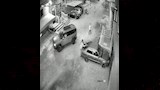 السيدة تكسر الزجاج الخلفي