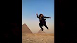 ياسمين عبد العزيز أمام الأهرامات (2)