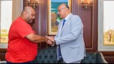 استقبال المحافظ لأسرة الشاب زياد (2)