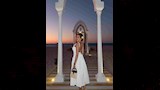 هنا الزاهد بفستان ابيض جريء على البحر_2