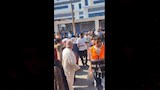 انهيار أهالي ضحايا حادث الإسماعيلية أمام مستشفى القصاصين (7)