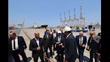 بالصور.. كامل الوزير يتفقد ميناء دمياط ويكرم أبطال احتواء حادث السفينة