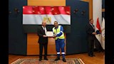 كامل الوزير يتفقد ميناء دمياط ويكرم أبطال احتواء حادث السفينة (9)