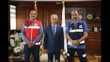 محافظ بني سويف يكرّم طاقم إسعاف أتمّ ولادة طارئة (1)