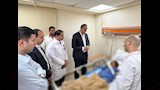 رئيس الرعاية الصحية يتفقد مصابي حادث الإسماعيلية (2)