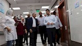 محافظا الإسماعيلية والشرقية يتفقدان حالة مصابي حادث طريق الدواويس (3)_3