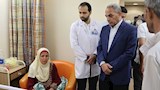 محافظا الإسماعيلية والشرقية يتفقدان حالة مصابي حادث طريق الدواويس (2)_2