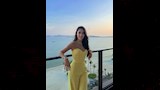 اختارت مكياجا ناعما يتناسب مع إطلالتها