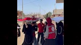  نساء الشرقية يطبخن الطعام ويقدمنه لأسر ضحايا حادث الإسماعيلية (4)