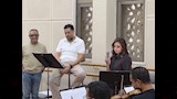 الفنانة ريهام عبد الحكيم مع المايسترو محمد الموجي وفرقته الموسيقية