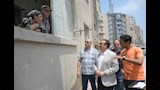 قطع جولته ووقف تحت البلكونة.. حوار دافئ بين محافظ بورسعيد وزوجين مسنين: عينينا ليكم  