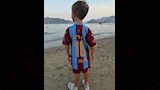 الطفل إسحاق مشجع ليفربول الشهير
