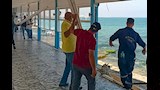 إزالة كافتيريا حاجبة لرؤية البحر بكورنيش الإسكندرية (2)