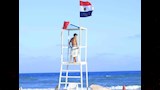 ملتم أغسطس.. أمواج البحر تعكر صفو المصايف بشواطئ الإسكندرية