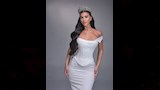 نسقت سونيا الإطلالة مع شعر ويفي منسدل على جانبي وجهها